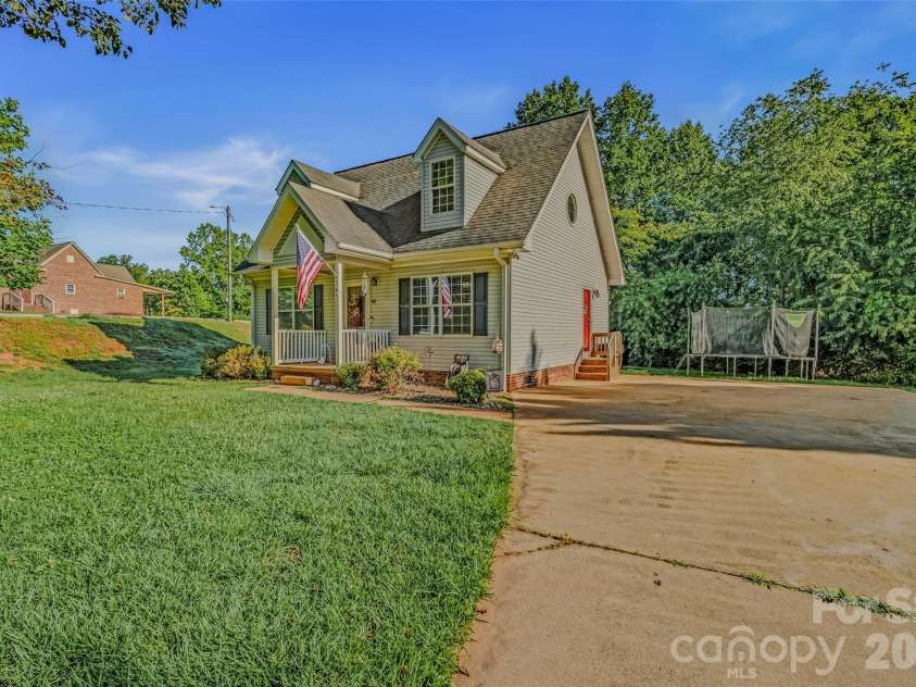 145 Wisconsin Avenue, Elkin, NC 28621.  MLS# CAR4390060, YatesRealty ID 30251. 