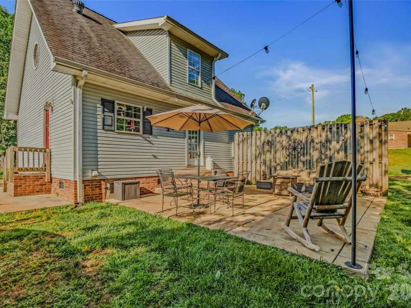 145 Wisconsin Avenue, Elkin, NC 28621.  MLS# CAR4390060, YatesRealty ID 30251. 