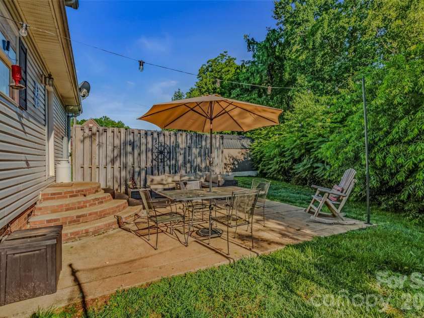 145 Wisconsin Avenue, Elkin, NC 28621.  MLS# CAR4390060, YatesRealty ID 30251. 