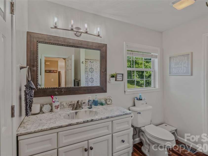 145 Wisconsin Avenue, Elkin, NC 28621.  MLS# CAR4390060, YatesRealty ID 30251. Main level bath/primary bath