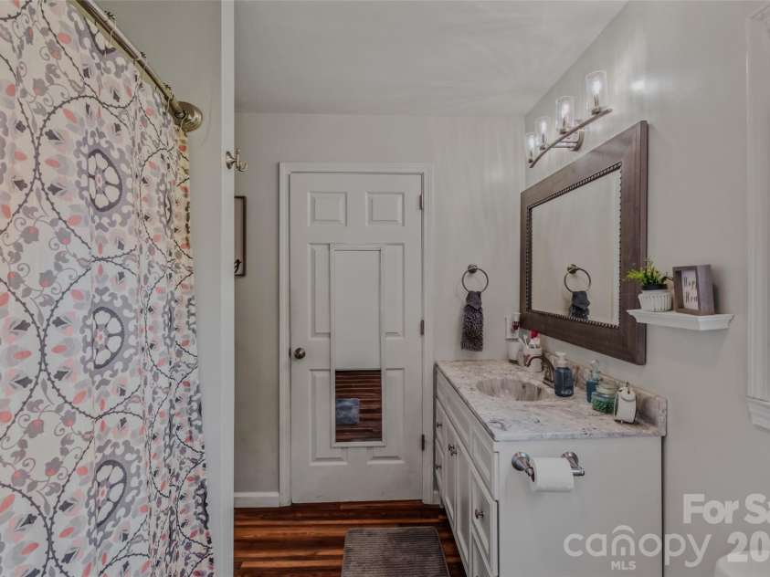 145 Wisconsin Avenue, Elkin, NC 28621.  MLS# CAR4390060, YatesRealty ID 30251. Main level bath/primary bath