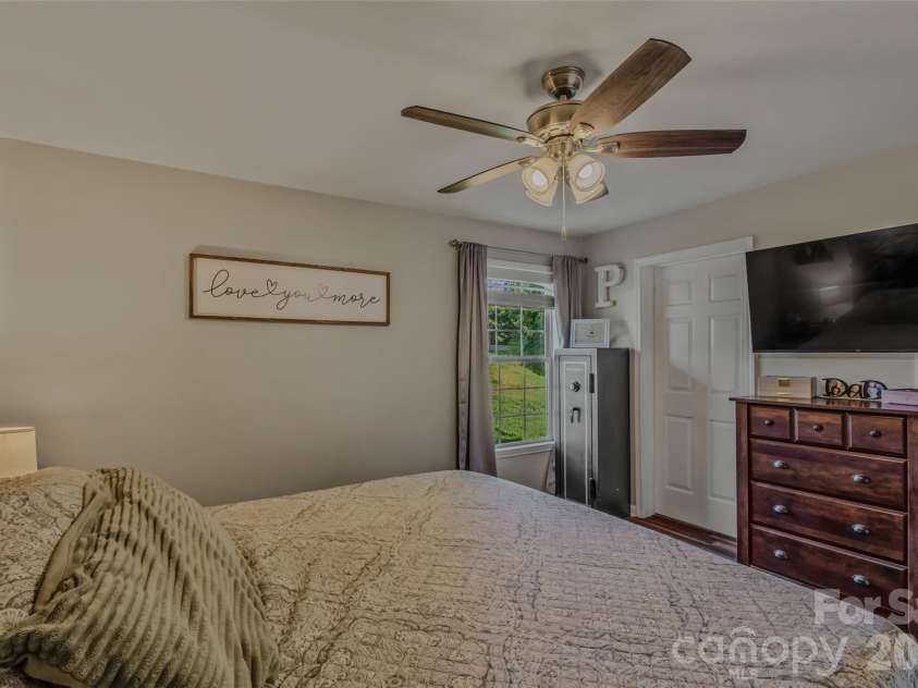 145 Wisconsin Avenue, Elkin, NC 28621.  MLS# CAR4390060, YatesRealty ID 30251. Main level primary