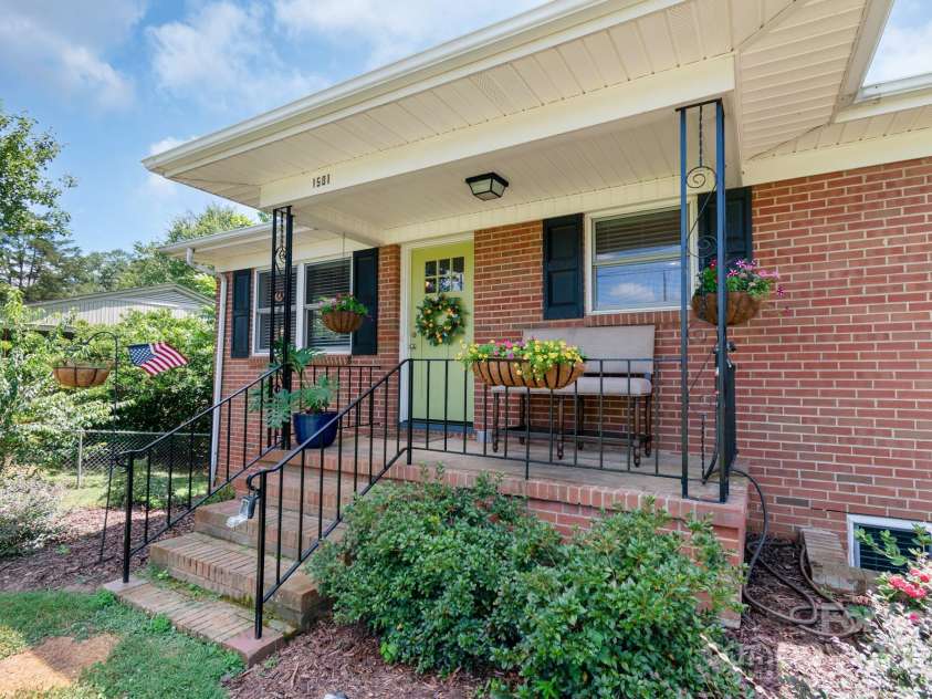 1501 Old Hickory Grove Road, Mount Holly, NC 28120.  MLS# CAR4281494, YatesRealty ID 30251. 