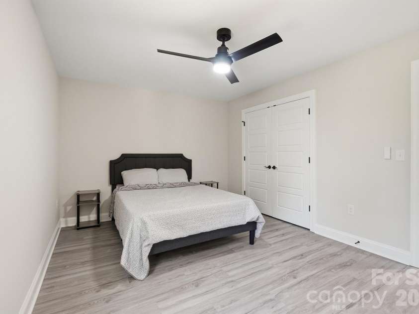 413 Lakewood Drive, Lexington, NC 27292.  MLS# CAR4388886, YatesRealty ID 30252. 