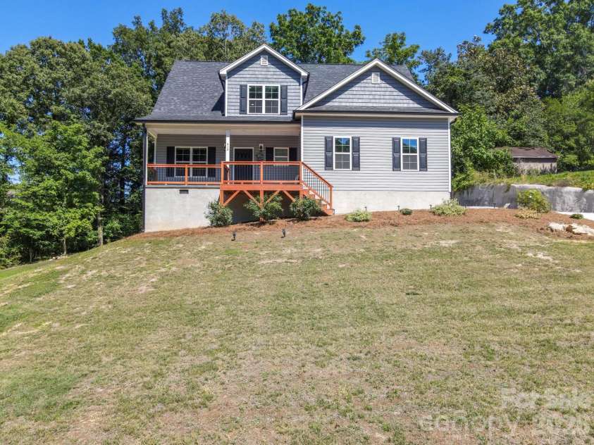 413 Lakewood Drive, Lexington, NC 27292.  MLS# CAR4388886, YatesRealty ID 30252. 