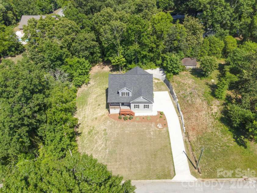 413 Lakewood Drive, Lexington, NC 27292.  MLS# CAR4388886, YatesRealty ID 30252. 