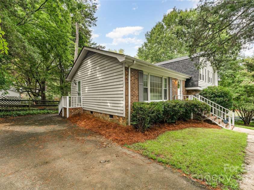 8229 Tifton Road, Charlotte, NC 28226.  MLS# CAR4286657, YatesRealty ID 30252. 