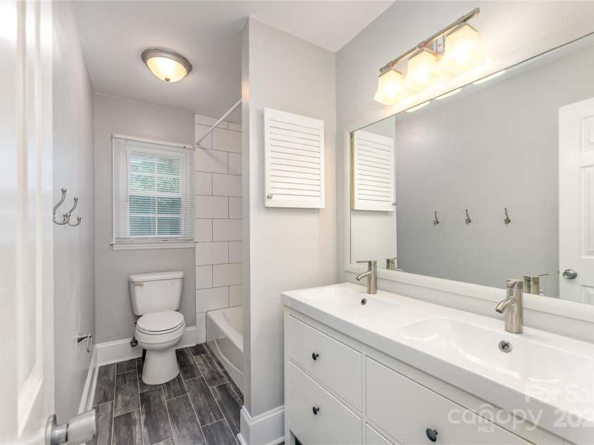 8229 Tifton Road, Charlotte, NC 28226.  MLS# CAR4286657, YatesRealty ID 30252. 