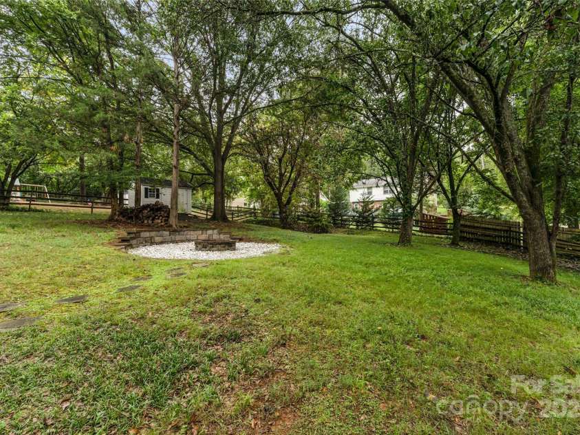 8229 Tifton Road, Charlotte, NC 28226.  MLS# CAR4286657, YatesRealty ID 30252. 