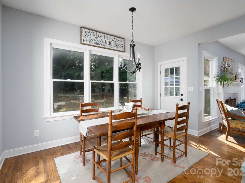11823 Sir Francis Drake Drive, Charlotte, NC 28277.  MLS# CAR4283421, YatesRealty ID 30253. 
