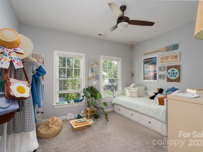 11823 Sir Francis Drake Drive, Charlotte, NC 28277.  MLS# CAR4283421, YatesRealty ID 30253. 