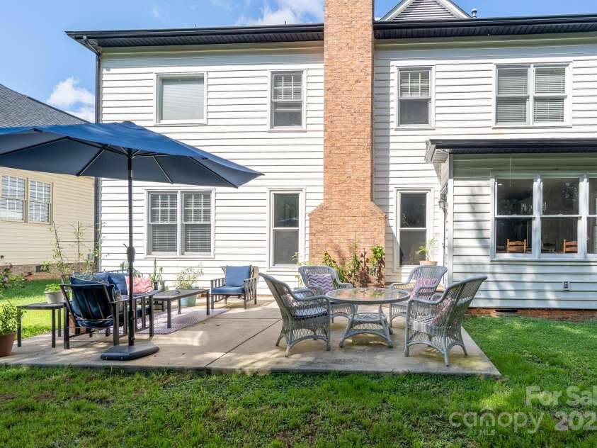 11823 Sir Francis Drake Drive, Charlotte, NC 28277.  MLS# CAR4283421, YatesRealty ID 30253. 