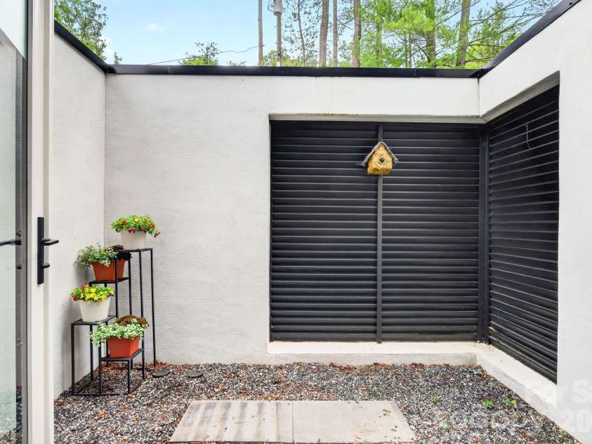 48 Woodvale Avenue, Asheville, NC 28804.  MLS# CAR4387979, YatesRealty ID 30253. 