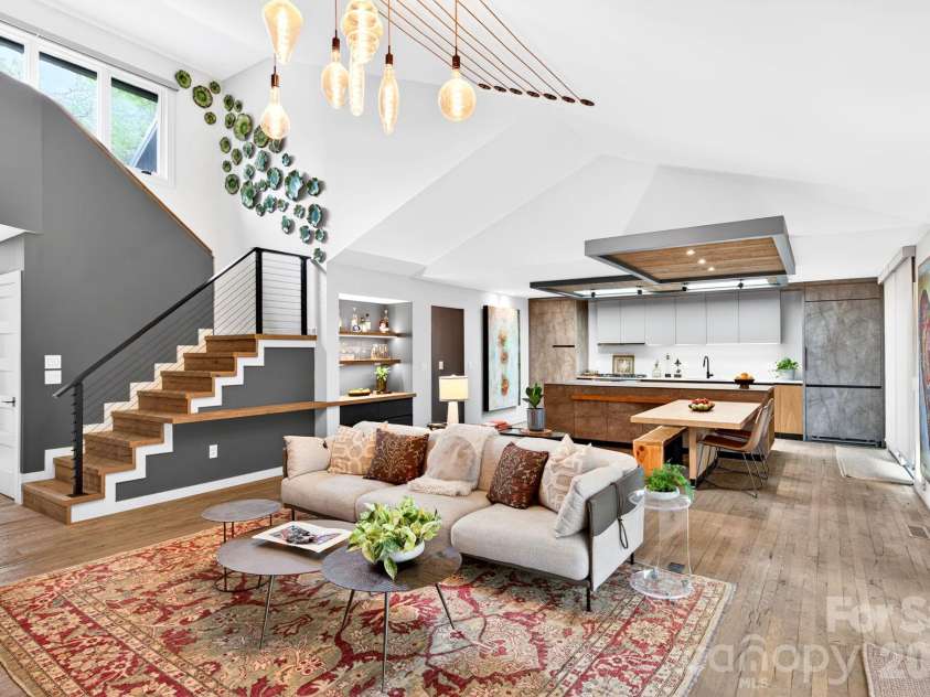 48 Woodvale Avenue, Asheville, NC 28804.  MLS# CAR4387979, YatesRealty ID 30253. Open Flowing Floor Plan