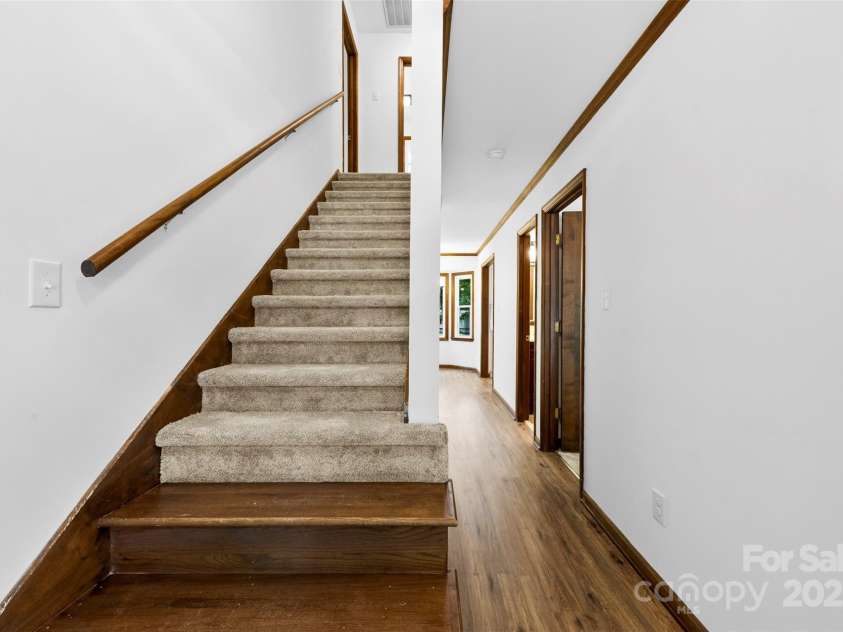 114 Carrigan Drive, Belmont, NC 28012.  MLS# CAR4285534, YatesRealty ID 30254. Foyer