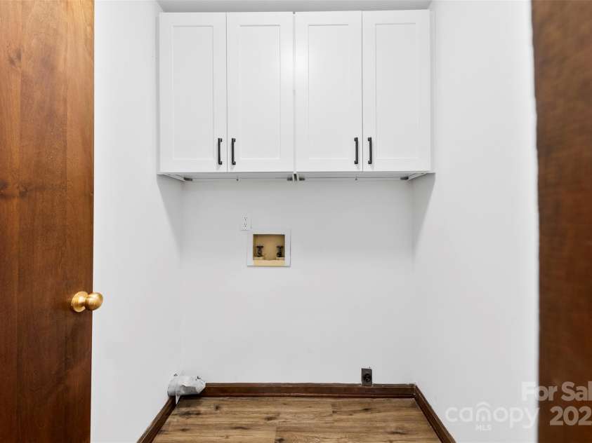 114 Carrigan Drive, Belmont, NC 28012.  MLS# CAR4285534, YatesRealty ID 30254. Laundry room