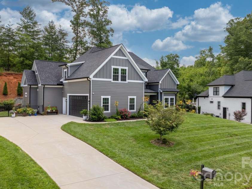 5046 Woodwinds Drive, Hickory, NC 28601.  MLS# CAR4390835, YatesRealty ID 30254. 