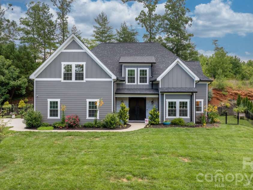 5046 Woodwinds Drive, Hickory, NC 28601.  MLS# CAR4390835, YatesRealty ID 30254. 