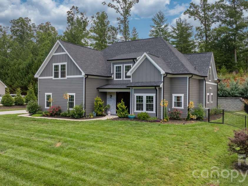 5046 Woodwinds Drive, Hickory, NC 28601.  MLS# CAR4390835, YatesRealty ID 30254. 