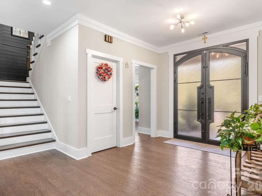 5046 Woodwinds Drive, Hickory, NC 28601.  MLS# CAR4390835, YatesRealty ID 30254. 