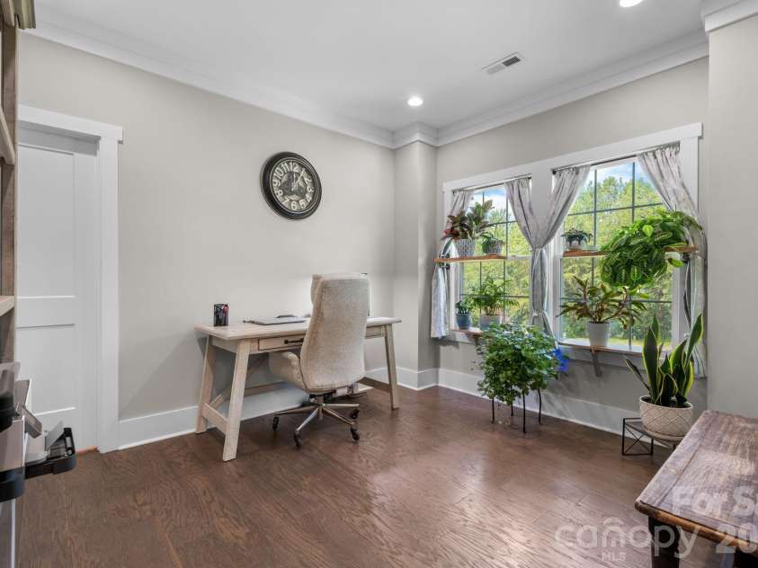 5046 Woodwinds Drive, Hickory, NC 28601.  MLS# CAR4390835, YatesRealty ID 30254. 