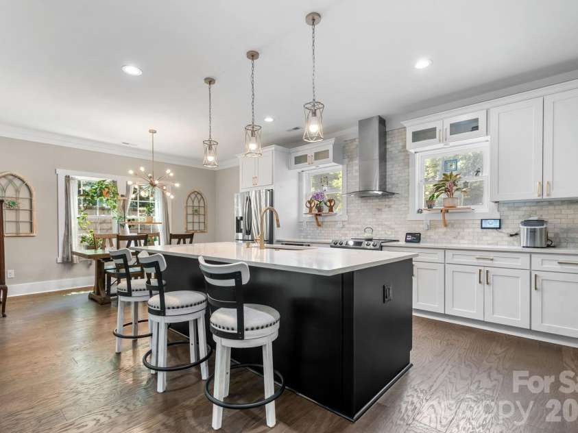 5046 Woodwinds Drive, Hickory, NC 28601.  MLS# CAR4390835, YatesRealty ID 30254. 