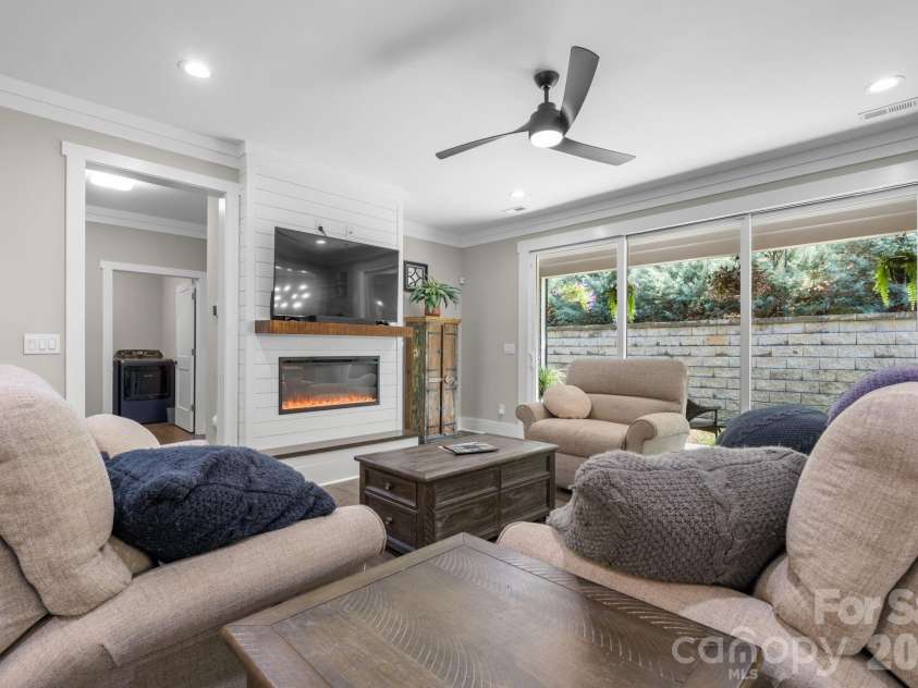 5046 Woodwinds Drive, Hickory, NC 28601.  MLS# CAR4390835, YatesRealty ID 30254. 