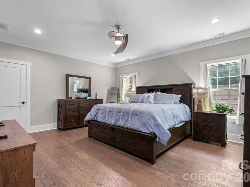5046 Woodwinds Drive, Hickory, NC 28601.  MLS# CAR4390835, YatesRealty ID 30254. 
