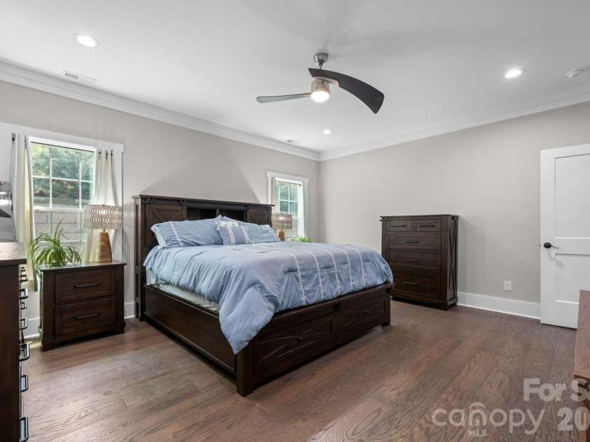 5046 Woodwinds Drive, Hickory, NC 28601.  MLS# CAR4390835, YatesRealty ID 30254. 