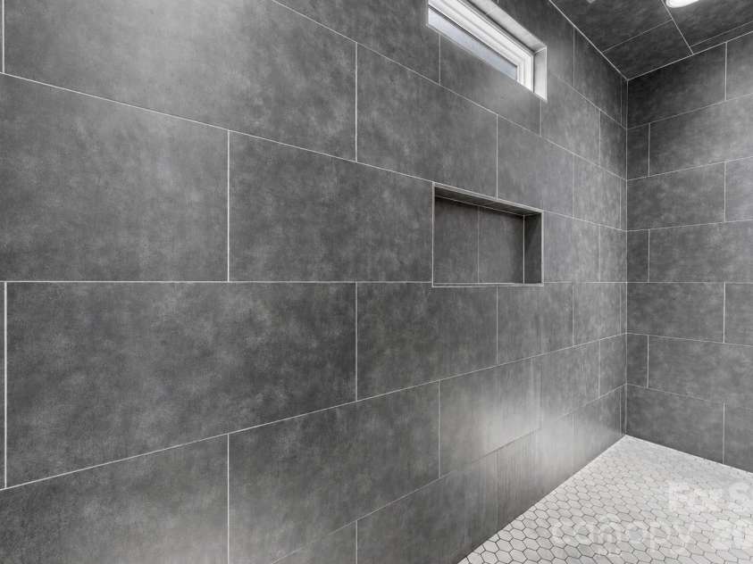 5046 Woodwinds Drive, Hickory, NC 28601.  MLS# CAR4390835, YatesRealty ID 30254. 