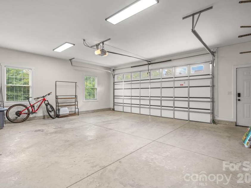 5046 Woodwinds Drive, Hickory, NC 28601.  MLS# CAR4390835, YatesRealty ID 30254. 