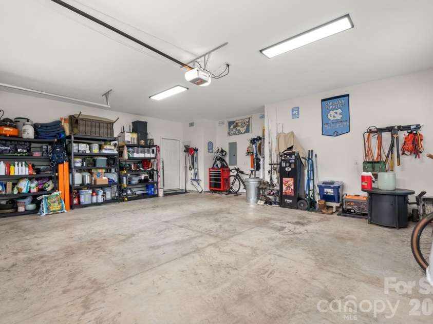 5046 Woodwinds Drive, Hickory, NC 28601.  MLS# CAR4390835, YatesRealty ID 30254. 