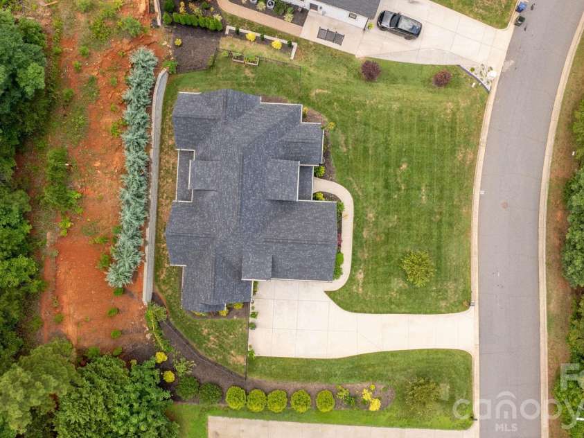 5046 Woodwinds Drive, Hickory, NC 28601.  MLS# CAR4390835, YatesRealty ID 30254. 