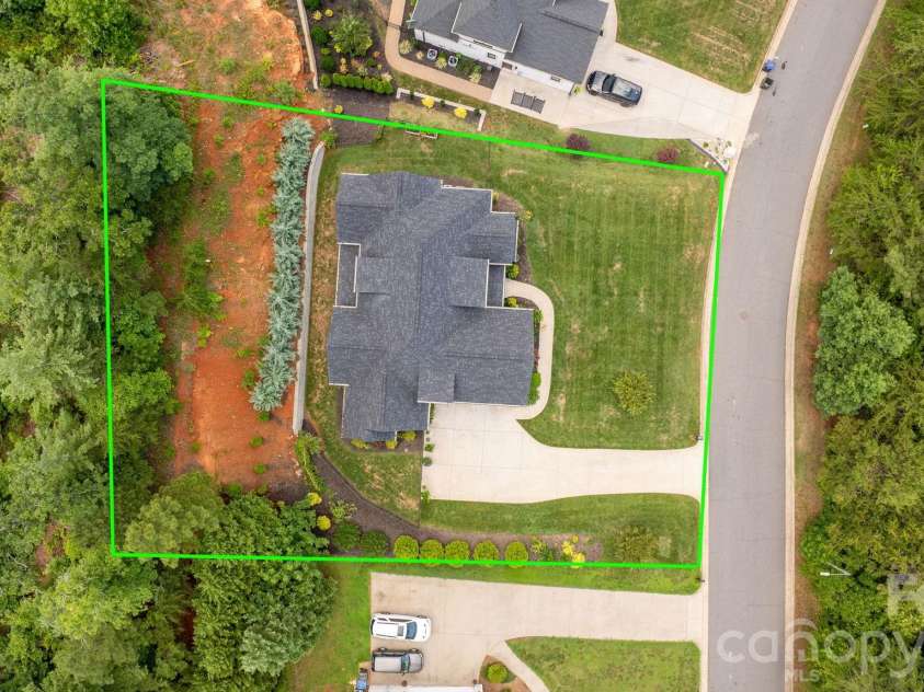 5046 Woodwinds Drive, Hickory, NC 28601.  MLS# CAR4390835, YatesRealty ID 30254. 