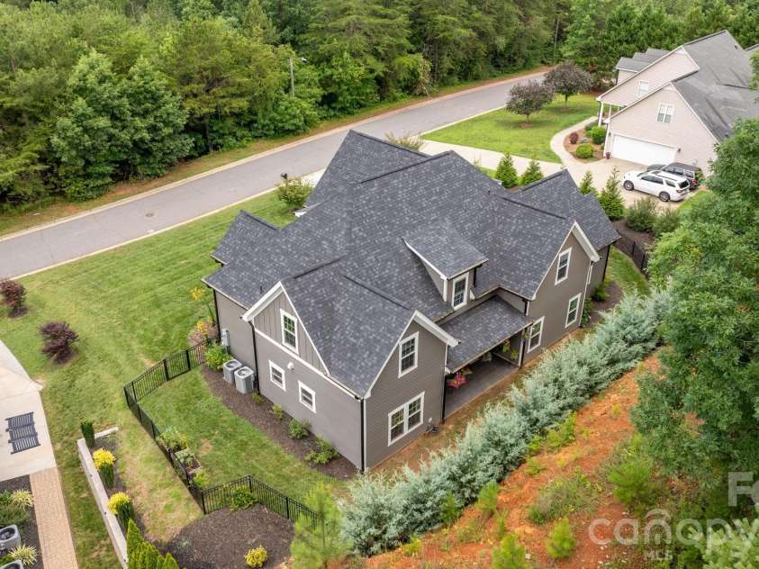 5046 Woodwinds Drive, Hickory, NC 28601.  MLS# CAR4390835, YatesRealty ID 30254. 