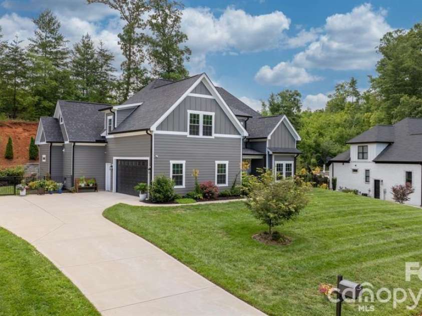 5046 Woodwinds Drive, Hickory, NC 28601.  MLS# CAR4420269, YatesRealty ID 30254. 
