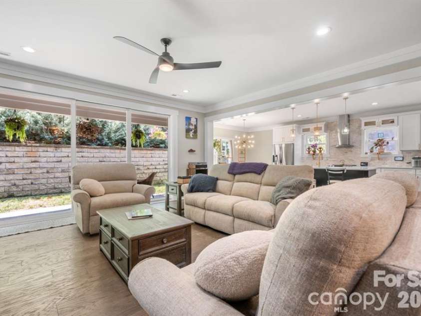 5046 Woodwinds Drive, Hickory, NC 28601.  MLS# CAR4420269, YatesRealty ID 30254. 