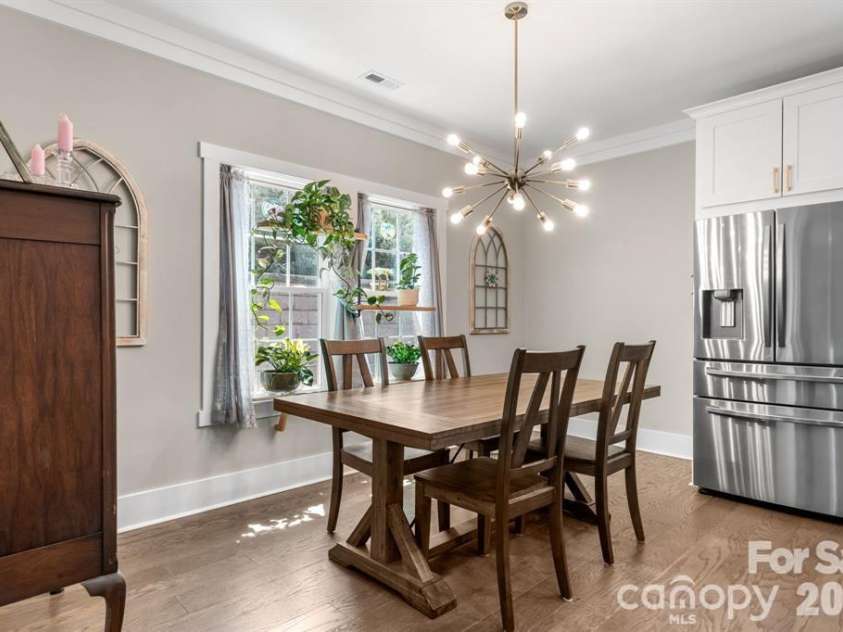 5046 Woodwinds Drive, Hickory, NC 28601.  MLS# CAR4420269, YatesRealty ID 30254. 
