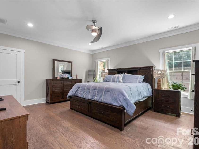 5046 Woodwinds Drive, Hickory, NC 28601.  MLS# CAR4420269, YatesRealty ID 30254. 