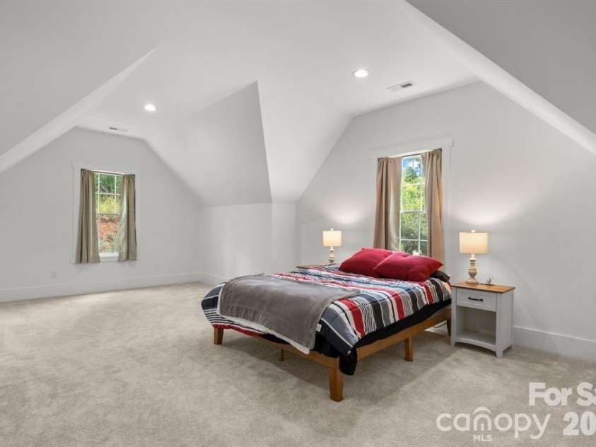 5046 Woodwinds Drive, Hickory, NC 28601.  MLS# CAR4420269, YatesRealty ID 30254. 