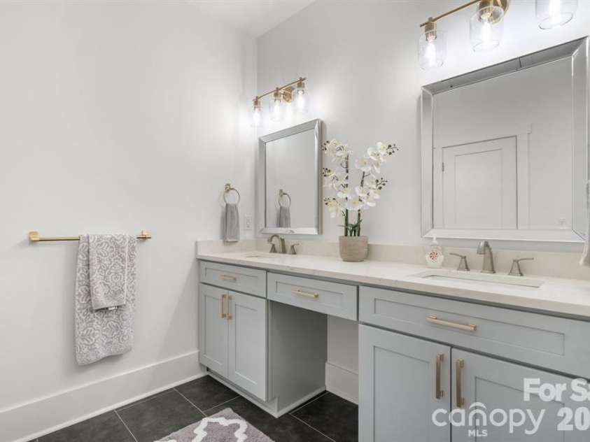 5046 Woodwinds Drive, Hickory, NC 28601.  MLS# CAR4420269, YatesRealty ID 30254. 