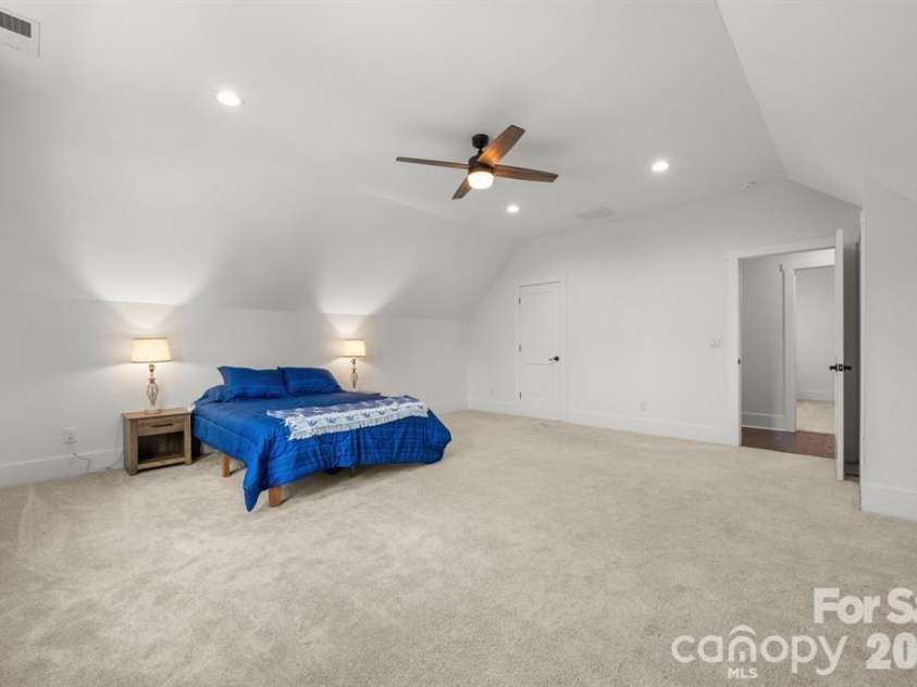 5046 Woodwinds Drive, Hickory, NC 28601.  MLS# CAR4420269, YatesRealty ID 30254. 