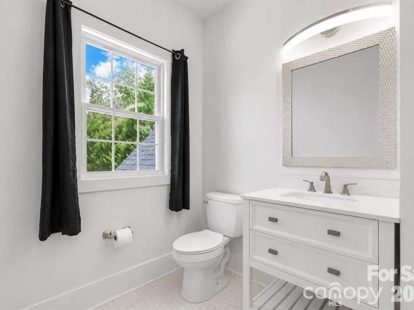 5046 Woodwinds Drive, Hickory, NC 28601.  MLS# CAR4420269, YatesRealty ID 30254. 