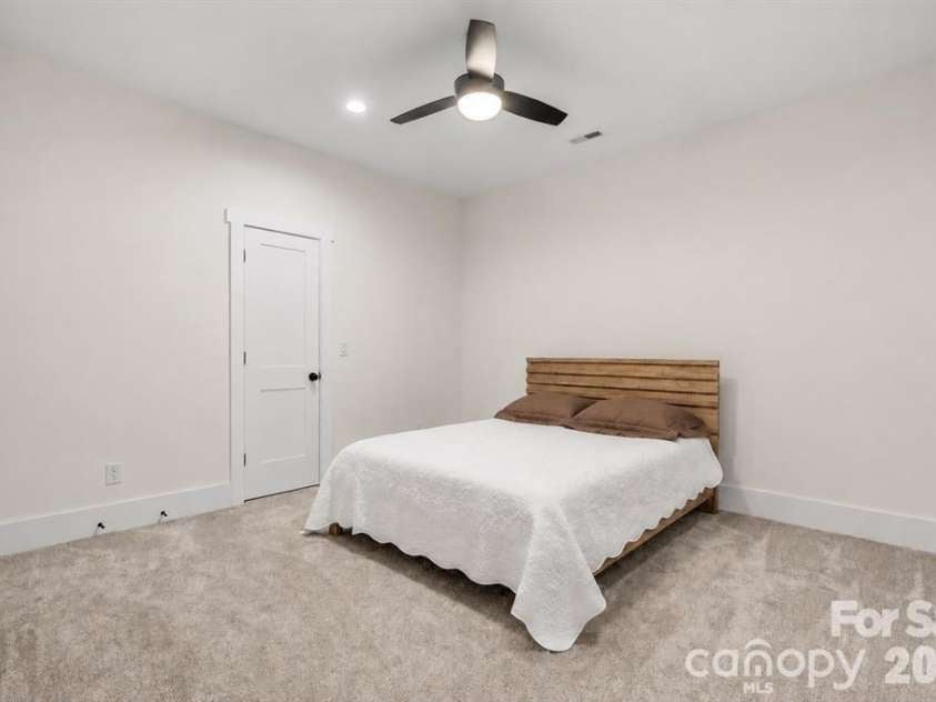 5046 Woodwinds Drive, Hickory, NC 28601.  MLS# CAR4420269, YatesRealty ID 30254. 
