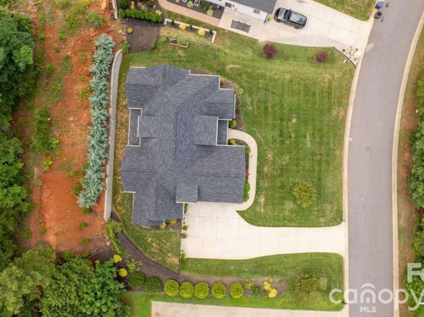 5046 Woodwinds Drive, Hickory, NC 28601.  MLS# CAR4420269, YatesRealty ID 30254. 