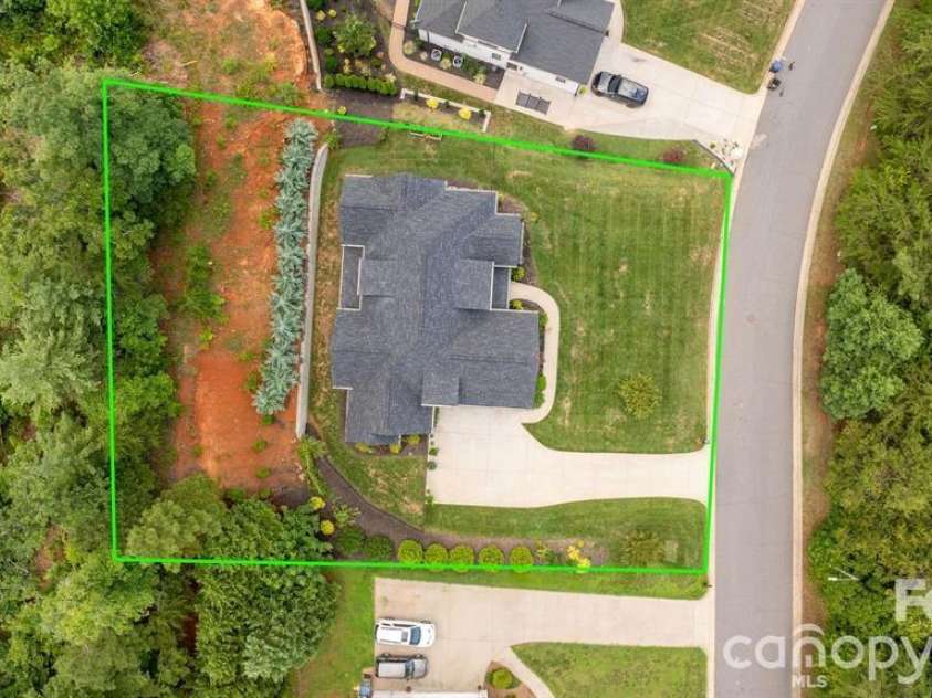 5046 Woodwinds Drive, Hickory, NC 28601.  MLS# CAR4420269, YatesRealty ID 30254. 