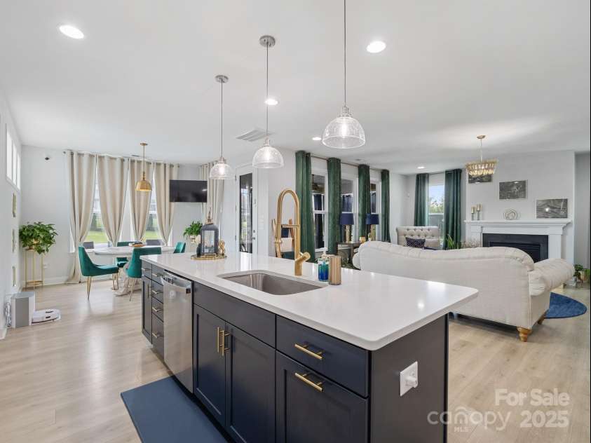 15213 Shallow Ridge Road, Charlotte, NC 28278.  MLS# CAR4281889, YatesRealty ID 30256. 