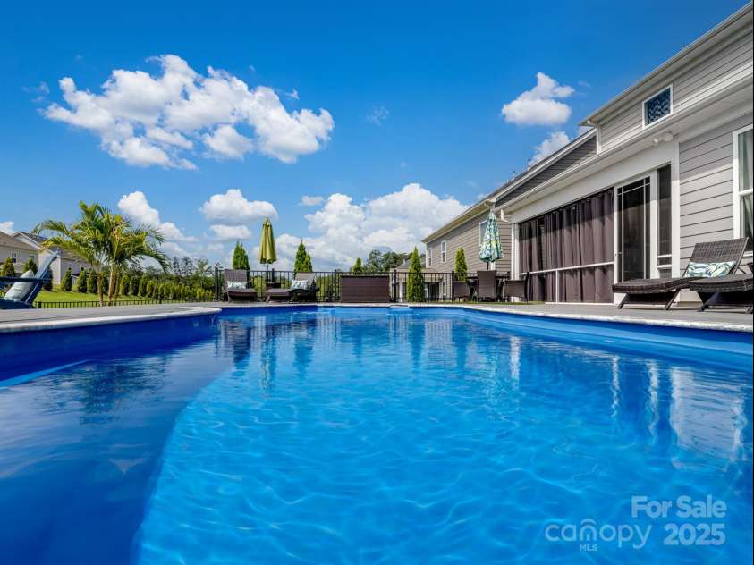 15213 Shallow Ridge Road, Charlotte, NC 28278.  MLS# CAR4281889, YatesRealty ID 30256. 