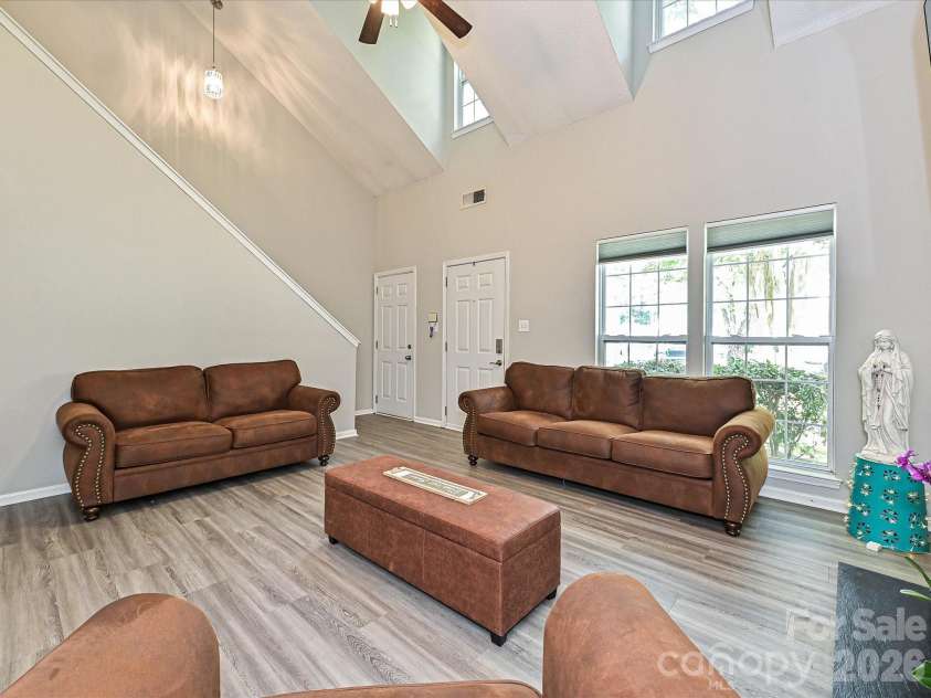 9207 Kimmel Lane, Charlotte, NC 28216.  MLS# CAR4365876, YatesRealty ID 30256. 