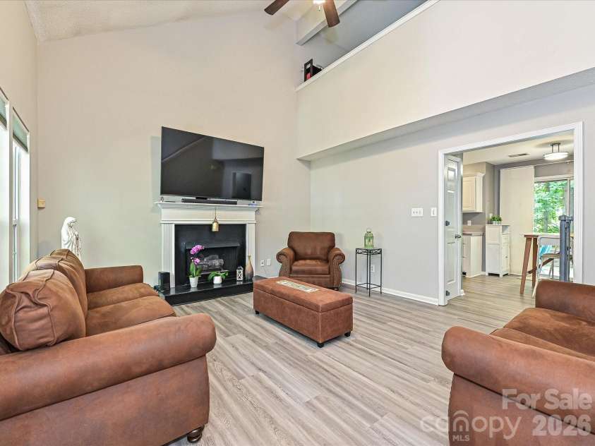 9207 Kimmel Lane, Charlotte, NC 28216.  MLS# CAR4365876, YatesRealty ID 30256. 